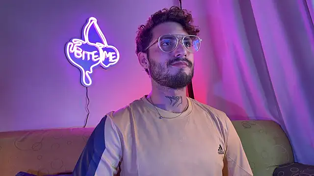 axel giracr online show from December 2025 10:26:01 PM