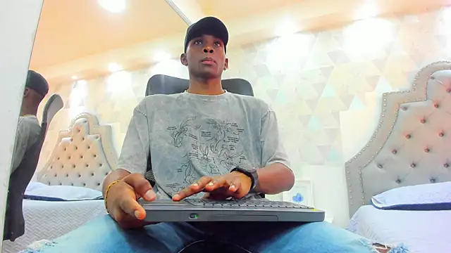 JacksonMuller  online show from December 2024 11:40:01 AM