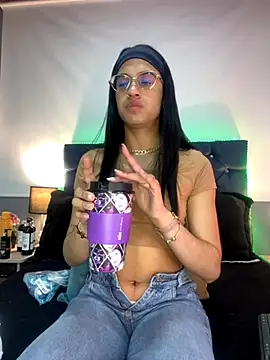 valentinabaez online show from November 2025 01:45:02 PM