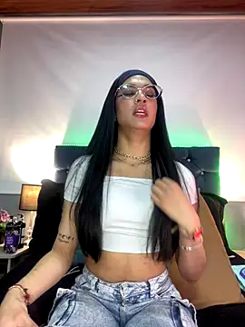 valentinabaez online show from November 2025 06:54:01 PM