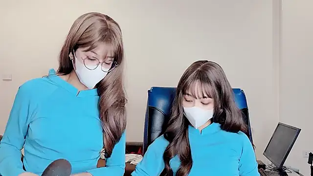 Mono-Stewardesss online show from December 2024 02:00:01 PM