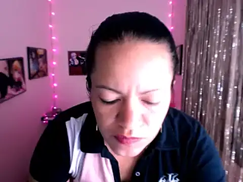 Snapshot of Cristal_w chatting on January 2025 04:54:01 PM Cristal w online show from January 2025 04:54:01 PM