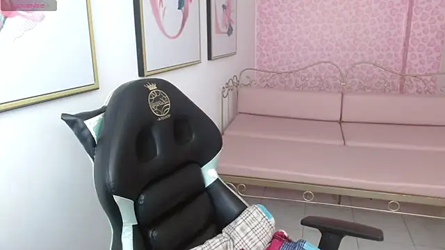 Small naughty  online show from May 2026 01:04:02 PM
