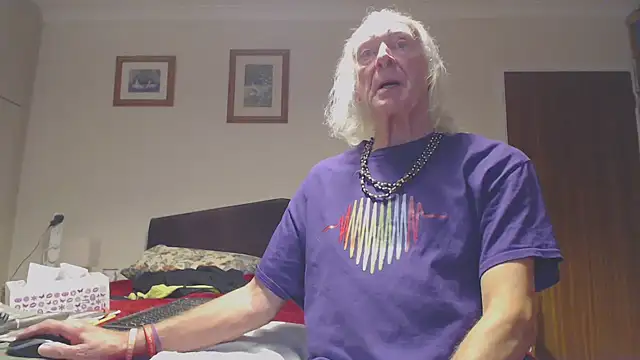 WaverlyKernow online show from November 2025 01:45:01 PM