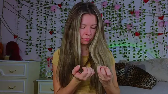 Real Tini online show from November 2025 06:17:02 AM