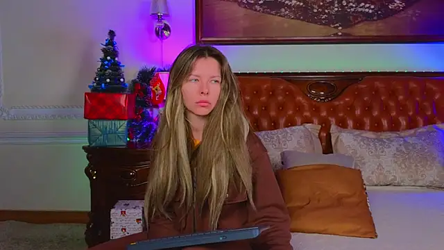 Real Tini online show from December 2025 06:20:01 AM