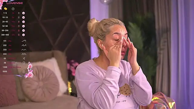 VictoriaMorrone online show from February 2025 01:32:01 PM