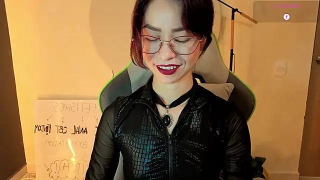Snapshot of rosse_98_ chatting on May 2026 12:43:01 PM rosse 98 online show from May 2026 12:43:01 PM