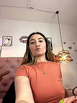 Snapshot of antonella87 chatting on October 2025 10:40:01 PM antonella87 online show from October 2025 10:40:01 PM