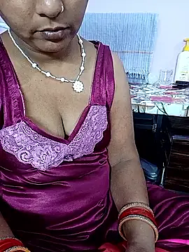 Snapshot of reemacouple007 chatting on April 2026 06:33:01 AM reemacouple007 online show from April 2026 06:33:01 AM