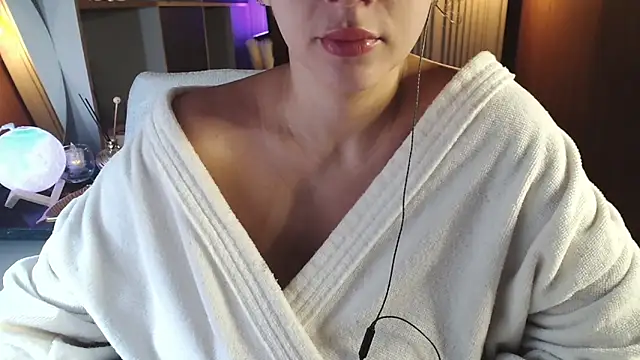 Snapshot of AnnaClaraunica chatting on January 2025 10:39:02 AM AnnaClaraunica online show from January 2025 10:39:02 AM
