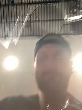 Snapshot of BobbyQ29 chatting on July 2026 02:05:17 AM BobbyQ29 online show from July 2026 02:05:17 AM