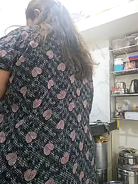 Snapshot of Ravina_patil1 chatting on February 2025 04:25:01 PM Ravina patil1 online show from February 2025 04:25:01 PM