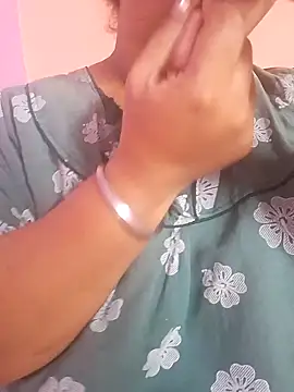 Snapshot of Ravina_patil1 chatting on February 2025 07:50:02 AM Ravina patil1 online show from February 2025 07:50:02 AM