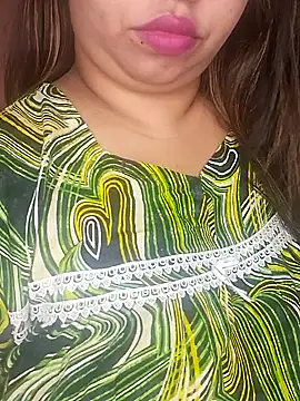 Snapshot of Ravina_patil1 chatting on February 2025 10:29:01 AM Ravina patil1 online show from February 2025 10:29:01 AM