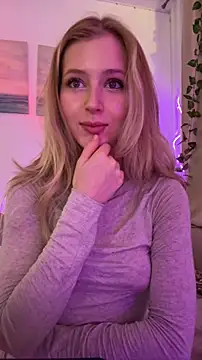 LunaRase online show from October 2025 09:48:01 AM