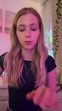 LunaRase online show from October 2025 03:25:01 PM