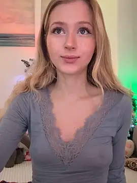 LunaRase online show from December 2025 10:22:01 AM