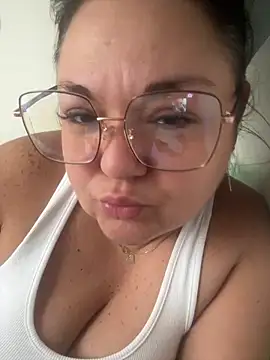 Snapshot of MikyVesela chatting on November 2025 08:14:01 AM MikyVesela online show from November 2025 08:14:01 AM