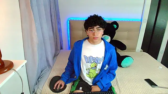 Snapshot of _nickconnor01 chatting on January 2025 10:55:01 PM nickconnor01 online show from January 2025 10:55:01 PM