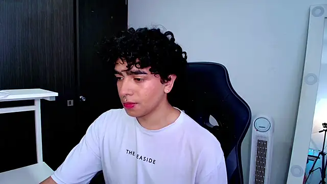 Snapshot of _nickconnor01 chatting on January 2025 05:45:02 PM nickconnor01 online show from January 2025 05:45:02 PM