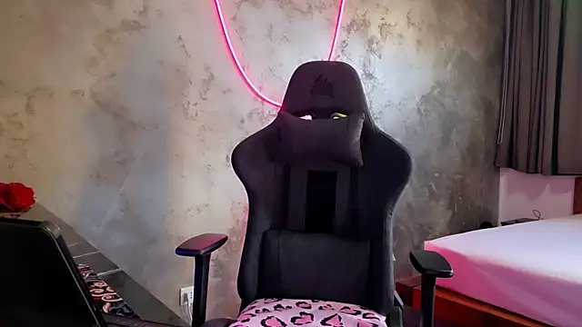 Snapshot of LeylaRosse chatting on September 2025 07:35:02 AM LeylaRosse online show from September 2025 07:35:02 AM