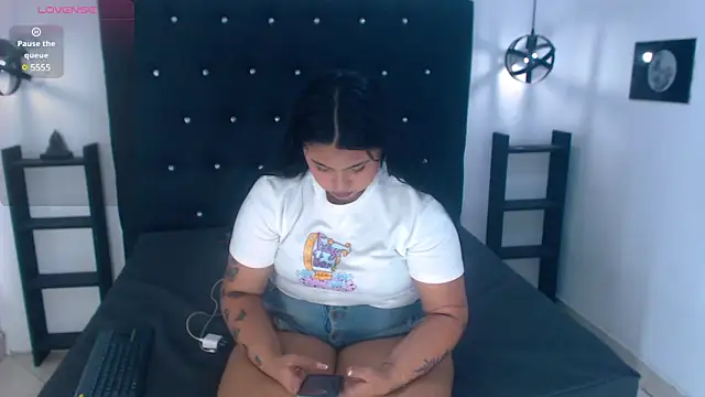 Mels  online show from February 2025 10:26:02 PM