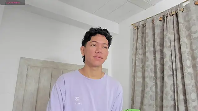 Snapshot of JulianRose_1 chatting on December 2024 11:11:02 AM JulianRose 1 online show from December 2024 11:11:02 AM