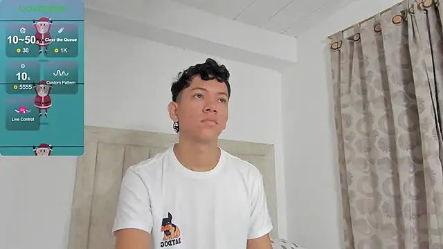 Snapshot of JulianRose_1 chatting on December 2024 10:53:02 AM JulianRose 1 online show from December 2024 10:53:02 AM