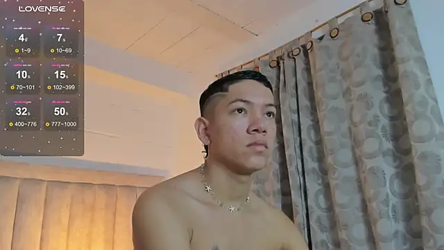 Snapshot of JulianRose_1 chatting on January 2025 11:03:02 AM JulianRose 1 online show from January 2025 11:03:02 AM