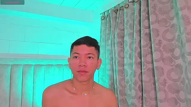 Snapshot of JulianRose_1 chatting on January 2025 11:00:01 AM JulianRose 1 online show from January 2025 11:00:01 AM