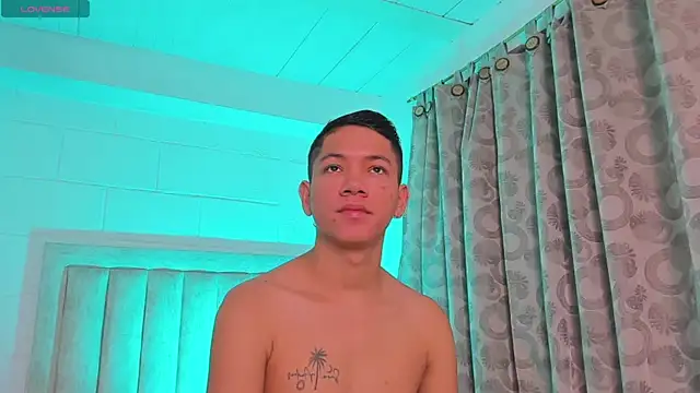 Snapshot of JulianRose_1 chatting on January 2025 11:06:01 AM JulianRose 1 online show from January 2025 11:06:01 AM