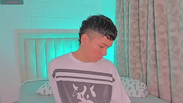 Snapshot of JulianRose_1 chatting on January 2025 11:13:02 AM JulianRose 1 online show from January 2025 11:13:02 AM