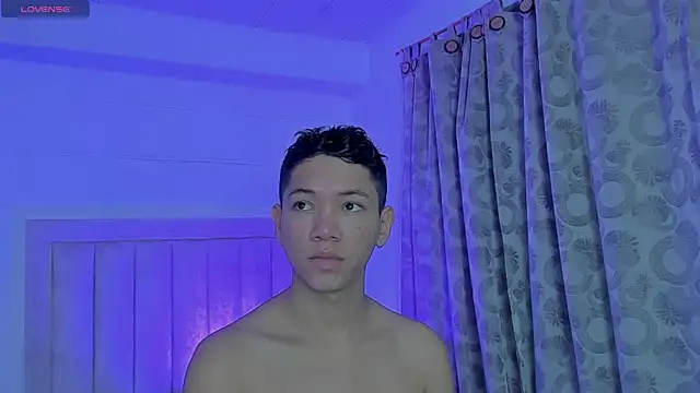 Snapshot of JulianRose_1 chatting on January 2025 11:23:02 AM JulianRose 1 online show from January 2025 11:23:02 AM
