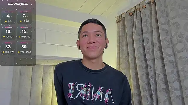 Snapshot of JulianRose_1 chatting on January 2025 03:18:02 PM JulianRose 1 online show from January 2025 03:18:02 PM