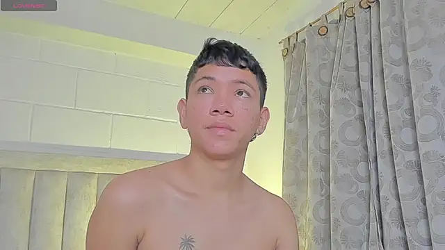 Snapshot of JulianRose_1 chatting on January 2025 11:23:02 AM JulianRose 1 online show from January 2025 11:23:02 AM