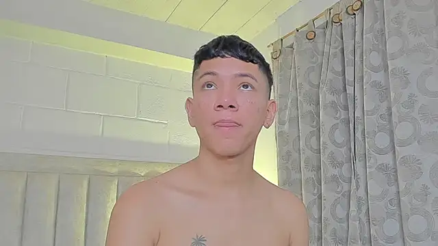 Snapshot of JulianRose_1 chatting on January 2025 11:51:02 AM JulianRose 1 online show from January 2025 11:51:02 AM