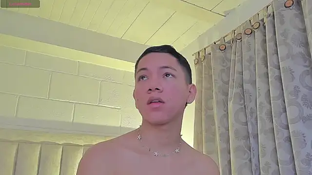 Snapshot of JulianRose_1 chatting on February 2025 11:12:02 AM JulianRose 1 online show from February 2025 11:12:02 AM
