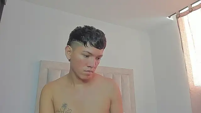 Snapshot of JulianRose_1 chatting on February 2025 03:08:01 PM JulianRose 1 online show from February 2025 03:08:01 PM