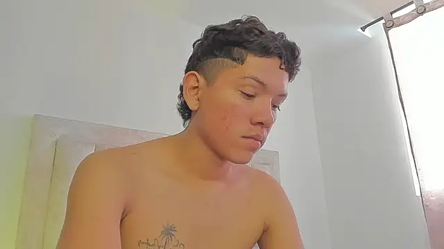 Snapshot of JulianRose_1 chatting on March 2025 02:32:01 PM JulianRose 1 online show from March 2025 02:32:01 PM