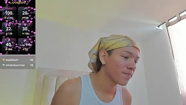 Snapshot of JulianRose_1 chatting on March 2025 03:06:01 PM JulianRose 1 online show from March 2025 03:06:01 PM