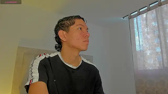 Snapshot of JulianRose_1 chatting on September 2025 12:37:01 PM JulianRose 1 online show from September 2025 12:37:01 PM