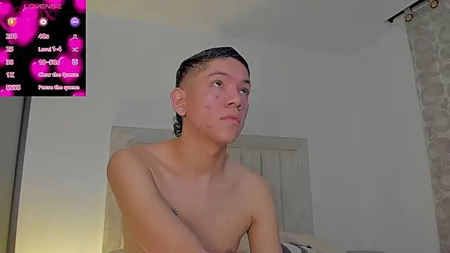 Snapshot of JulianRose_1 chatting on October 2025 08:35:01 AM JulianRose 1 online show from October 2025 08:35:01 AM