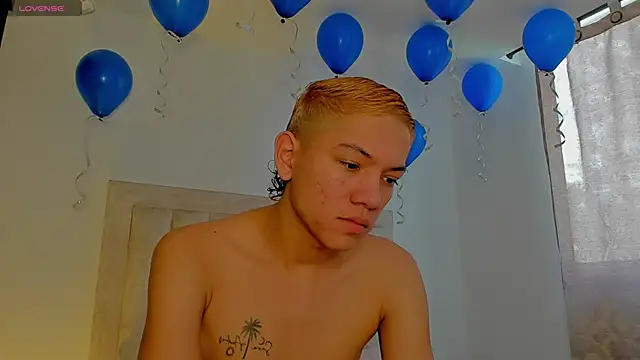 Snapshot of JulianRose_1 chatting on October 2025 07:15:01 PM JulianRose 1 online show from October 2025 07:15:01 PM