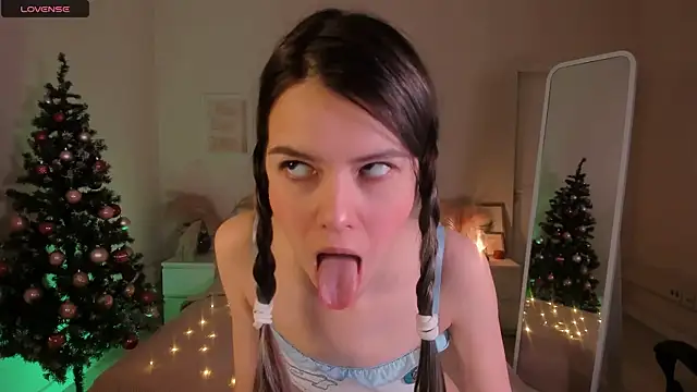 Snapshot of Lil_Amelie chatting on December 2024 06:45:01 AM Lil Amelie online show from December 2024 06:45:01 AM