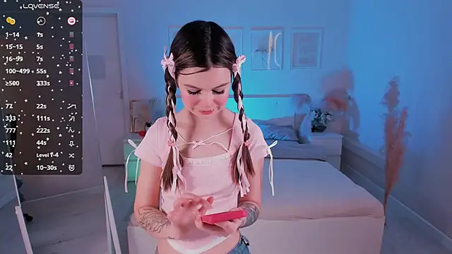 Snapshot of Lil_Amelie chatting on March 2025 07:08:02 AM Lil Amelie online show from March 2025 07:08:02 AM