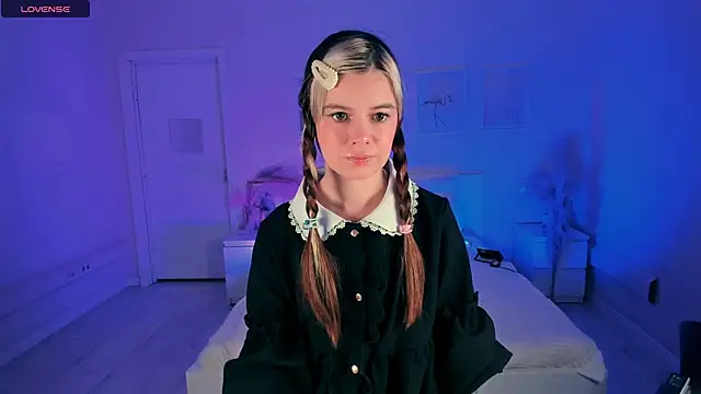 Snapshot of Lil_Amelie chatting on September 2025 12:37:02 PM Lil Amelie online show from September 2025 12:37:02 PM