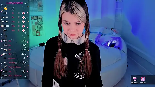 Snapshot of Lil_Amelie chatting on September 2025 02:22:01 PM Lil Amelie online show from September 2025 02:22:01 PM