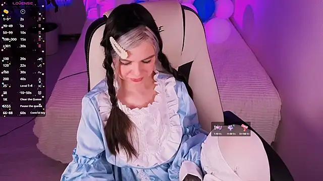 Snapshot of Lil_Amelie chatting on October 2025 10:01:02 AM Lil Amelie online show from October 2025 10:01:02 AM