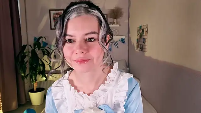 Snapshot of Lil_Amelie chatting on October 2025 08:01:01 AM Lil Amelie online show from October 2025 08:01:01 AM